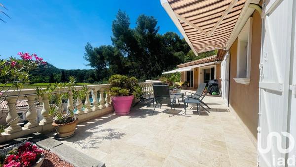 Maison traditionnelle 7 pièces de 191 m² à Sanary-sur-Mer (83110)