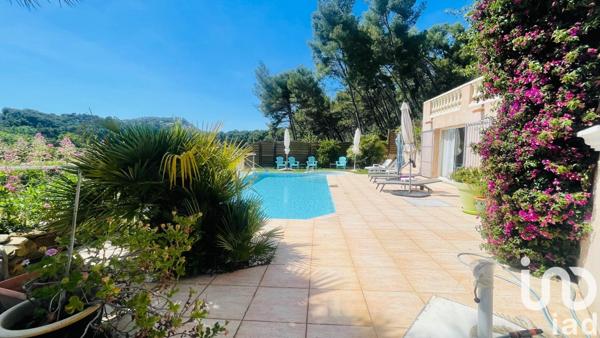 Maison traditionnelle 7 pièces de 191 m² à Sanary-sur-Mer (83110)