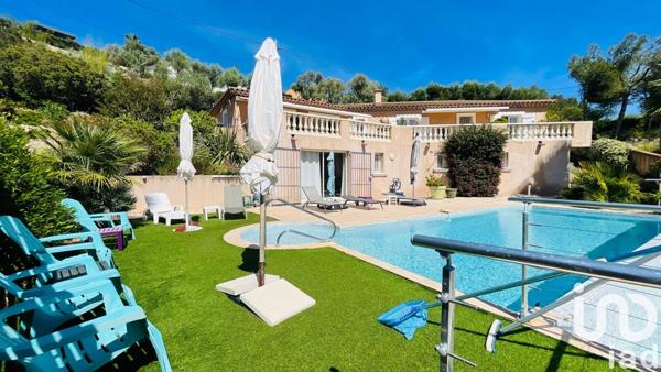 Maison traditionnelle 7 pièces de 191 m² à Sanary-sur-Mer (83110)