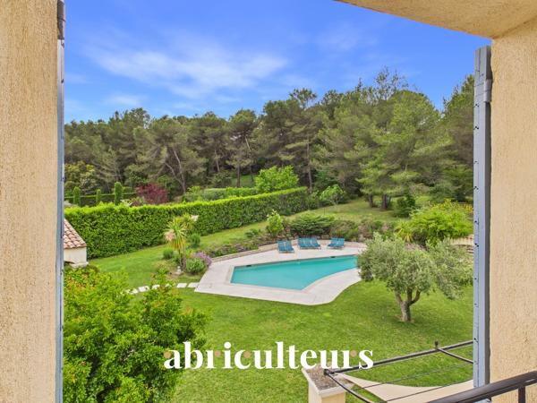 Prestigieuse maison T8 de 233m² sur un terrain de 6700m² avec piscine à Rognes 13840