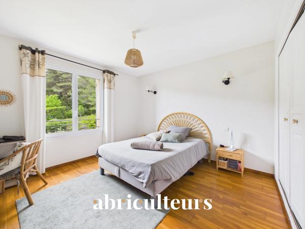 Prestigieuse maison T8 de 233m² sur un terrain de 6700m² avec piscine à Rognes 13840