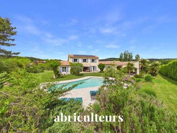 Prestigieuse maison T8 de 233m² sur un terrain de 6700m² avec piscine à Rognes 13840