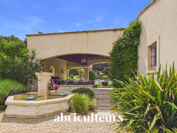 Prestigieuse maison T8 de 233m² sur un terrain de 6700m² avec piscine à Rognes 13840