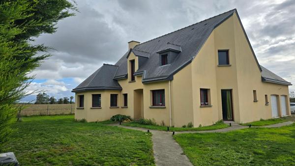 Maison d'environ 146 m², 4 chambres, double garage