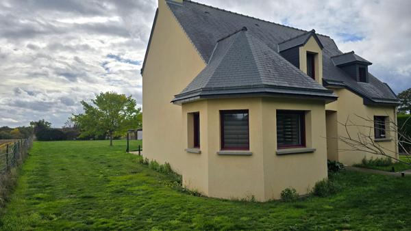 Maison d'environ 146 m², 4 chambres, double garage