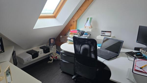 Maison d'environ 146 m², 4 chambres, double garage