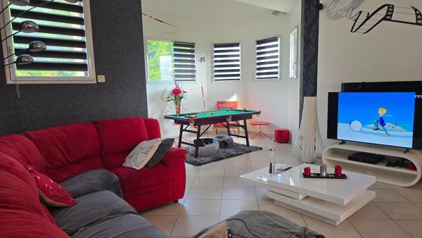 Maison d'environ 146 m², 4 chambres, double garage