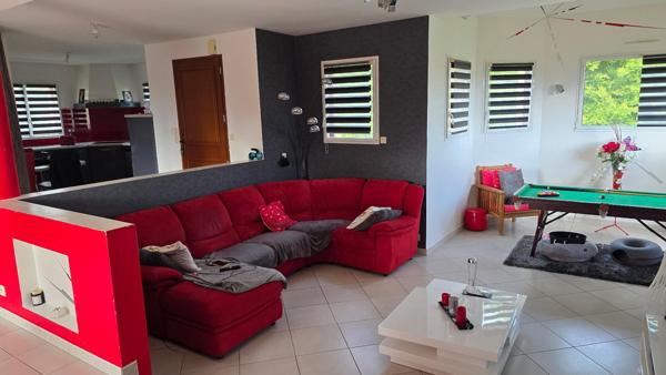 Maison d'environ 146 m², 4 chambres, double garage