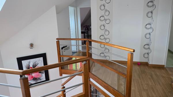 Maison d'environ 146 m², 4 chambres, double garage