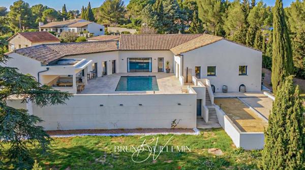 VILLA D'ARCHITECTE * DPE A/A * SECTEUR RÉSIDENTIEL RECHERCHÉ