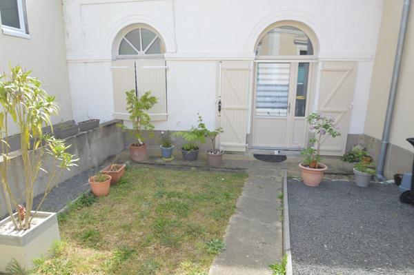 Location                                                      Appartement
                        
                     5 pièces                                         à Écommoy
