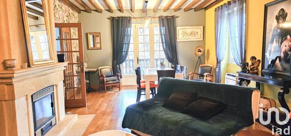 Maison traditionnelle 7 pièces de 201 m² à Aubas (24290)