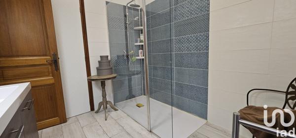 Maison traditionnelle 7 pièces de 201 m² à Aubas (24290)