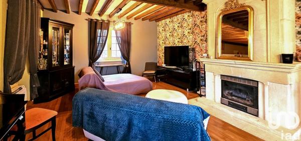 Maison traditionnelle 7 pièces de 201 m² à Aubas (24290)