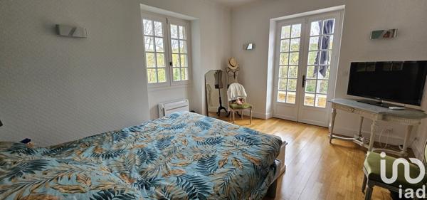 Maison traditionnelle 7 pièces de 201 m² à Aubas (24290)