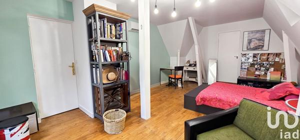 Maison traditionnelle 7 pièces de 201 m² à Aubas (24290)