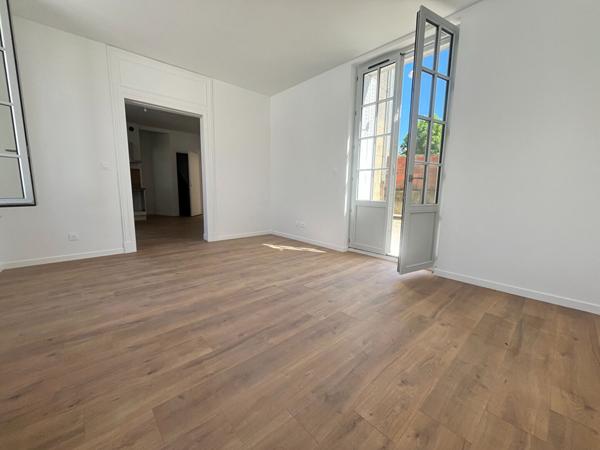 3 pièces entièrement rénové avec terrasse privative - centre ville de Dourdan