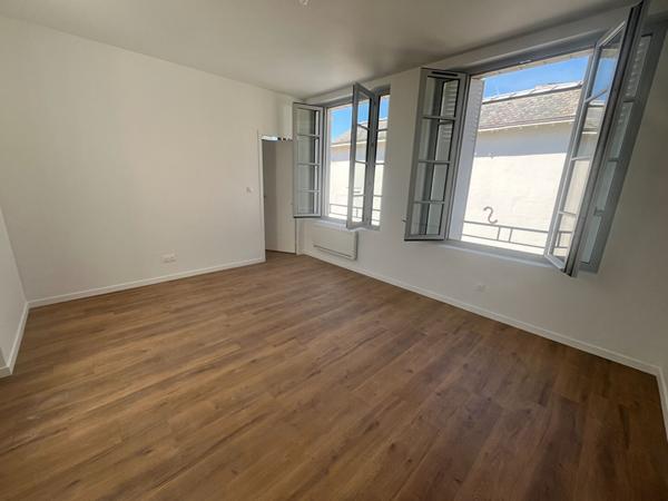 3 pièces entièrement rénové avec terrasse privative - centre ville de Dourdan