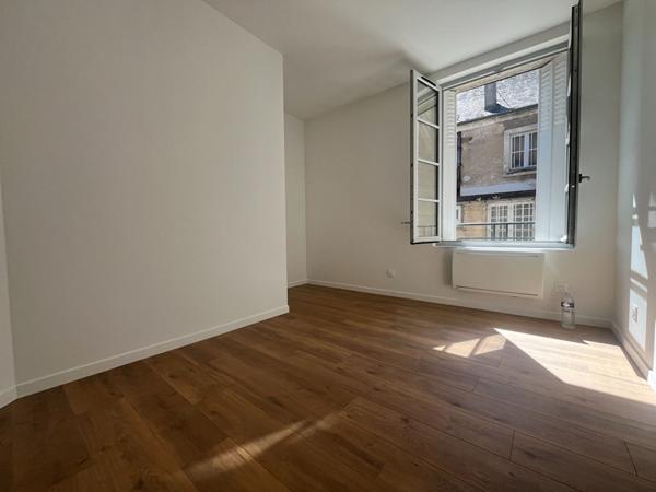 3 pièces entièrement rénové avec terrasse privative - centre ville de Dourdan