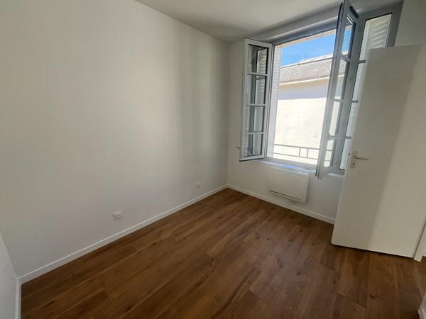 3 pièces entièrement rénové avec terrasse privative - centre ville de Dourdan