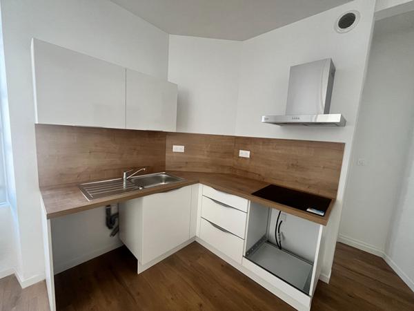 3 pièces entièrement rénové avec terrasse privative - centre ville de Dourdan