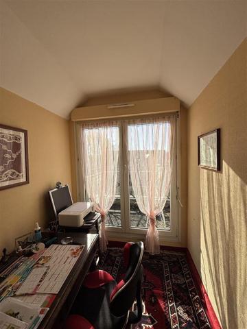 APPARTEMENT AU DERNIER ETAGE Laval APPARTEMENT AU DERNIER ETAGE Laval
