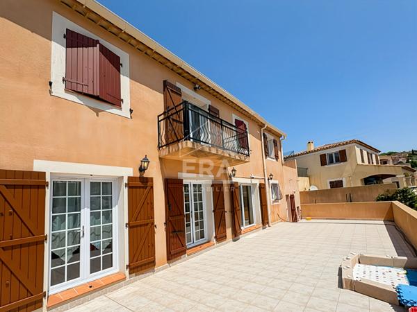 Maison Marseille 153 - Sur les Hauteurs, Maison de 2007 sur parcelle de 802m2 avec 3 chambres terrasse et garage