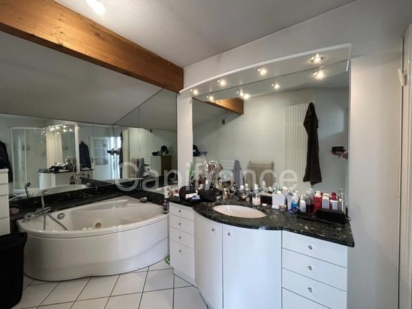 Rare T5 duplex en attique, garage, hypercentre ANNECY (74)