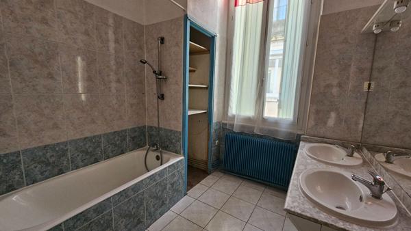 Appartement Nimes 5 pièce(s) 98.36 m2