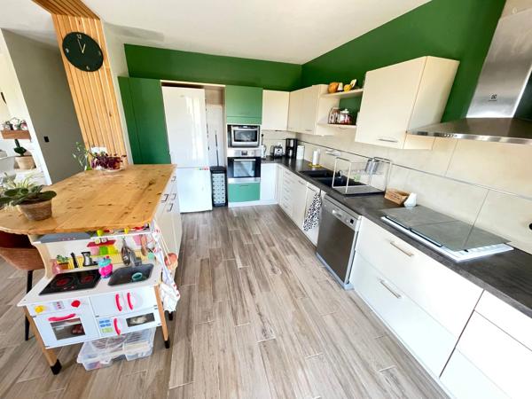Maison de 6 chambres avec piscine, parc paysager et vue dégagée, près de La Réole