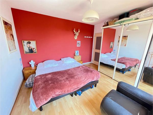 Maison de 6 chambres avec piscine, parc paysager et vue dégagée, près de La Réole