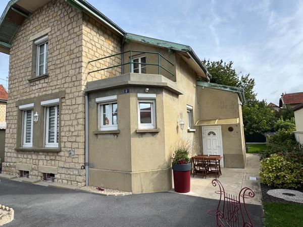 MAISON DE CARACTÈRE INDIVIDUELLE AVEC JARDIN & GARAGE