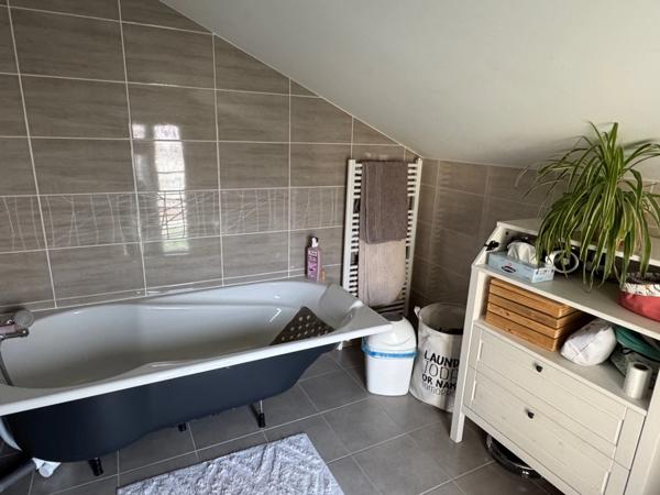 MAISON DE CARACTÈRE INDIVIDUELLE AVEC JARDIN & GARAGE