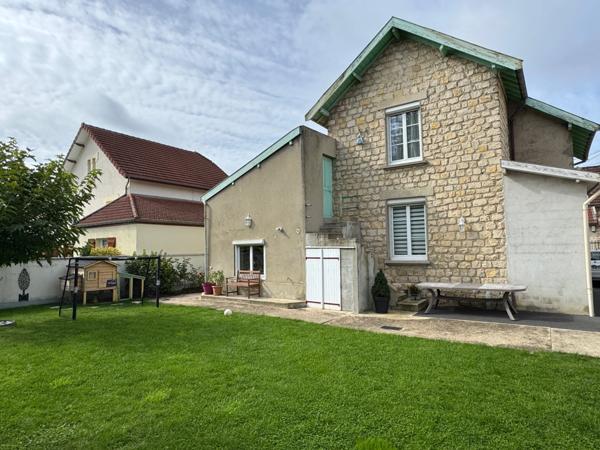 MAISON DE CARACTÈRE INDIVIDUELLE AVEC JARDIN & GARAGE