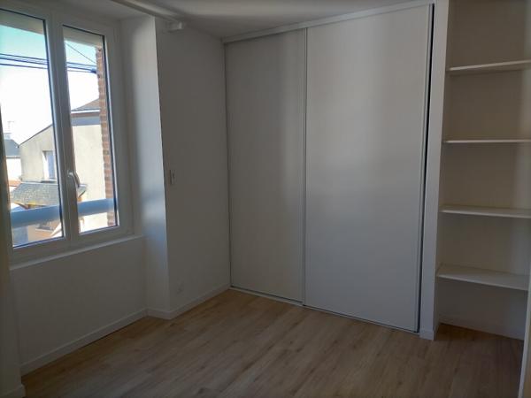 Maison familiale entièrement rénovée avec jardin clos, véranda et garage- La Salle de Vihiers