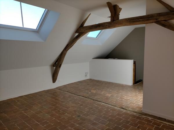 Maison familiale entièrement rénovée avec jardin clos, véranda et garage- La Salle de Vihiers