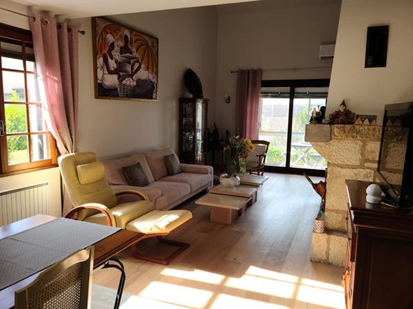 Maison de charme 3 / 4 chambres, garage et jardin.