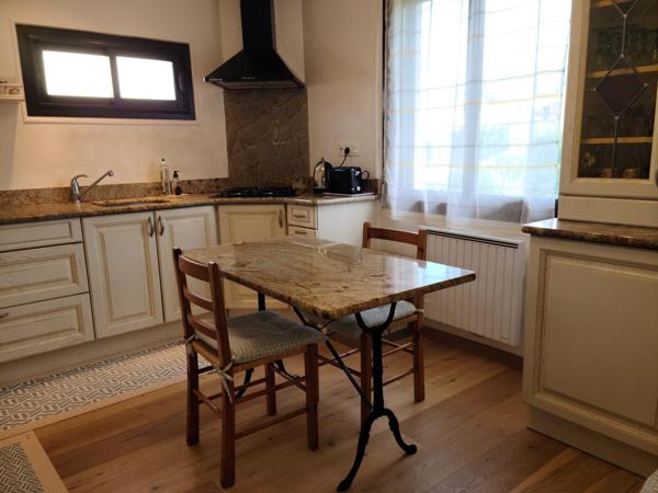 Maison de charme 3 / 4 chambres, garage et jardin.