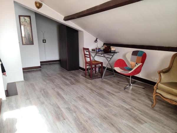 Maison de charme 3 / 4 chambres, garage et jardin.