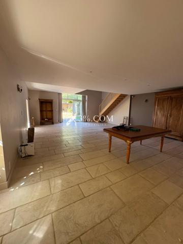 Maison 10 pièce(s) 6 chambre(s) 258 m²