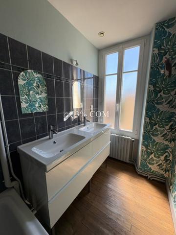 Maison 10 pièce(s) 6 chambre(s) 258 m²