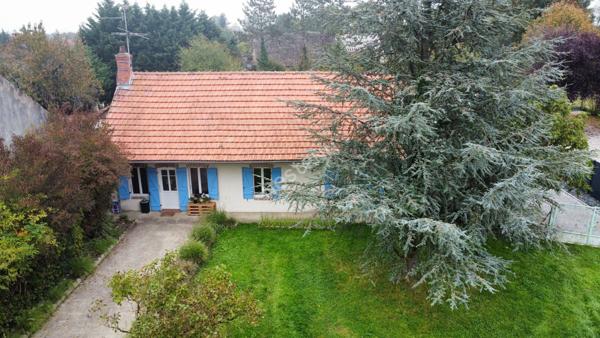 Maison située entre CHALON-SUR-SAONE et LONS-LE-SAUNIER proche LOUHANS et ses 157 arcades à 25 minutes de l'autoroute A39 et 30 minutes de l'A6