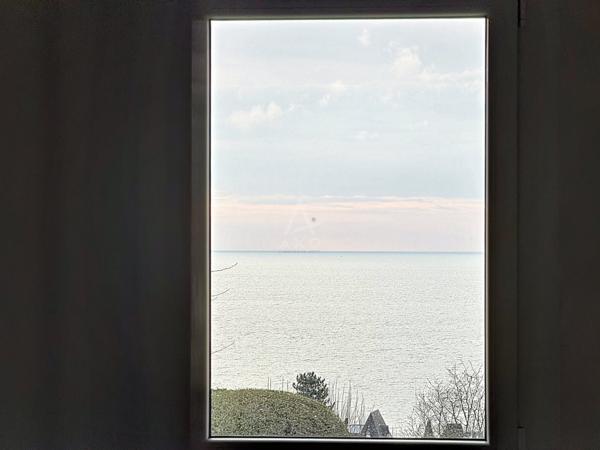 Bénerville-sur-Mer  Appartement avec vue mer et jardin privatif