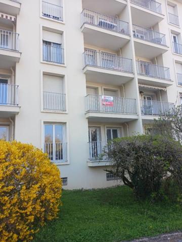 Appartement Lons Le Saunier 2 pièces ascenseur et balcon
