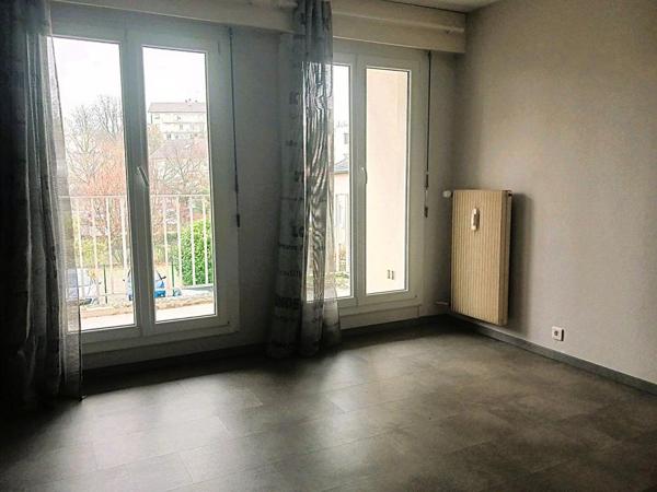 Appartement Lons Le Saunier 2 pièces ascenseur et balcon