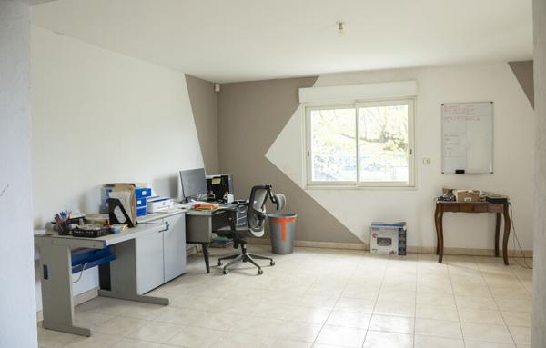 Local Professionnel de 712 m²