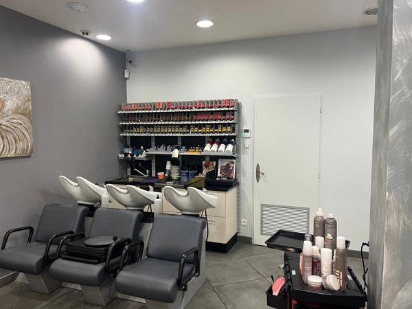 Dpt Savoie (73), à vendre AIX LES BAINS Local commercial 65 m²