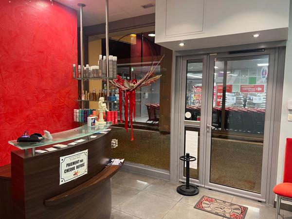 Dpt Savoie (73), à vendre AIX LES BAINS Local commercial 65 m²