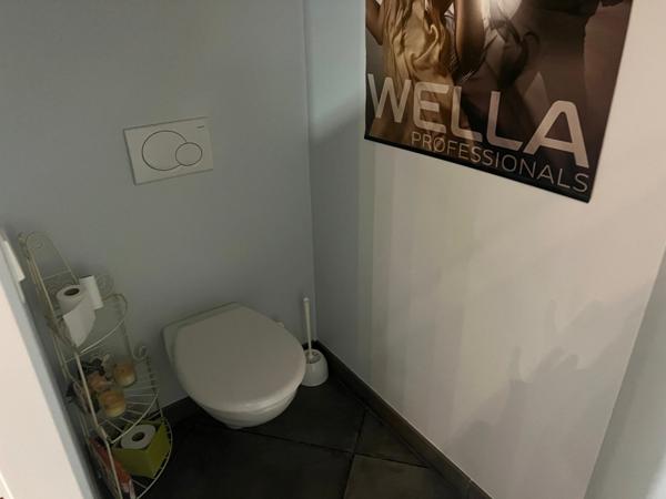 Dpt Savoie (73), à vendre AIX LES BAINS Local commercial 65 m²