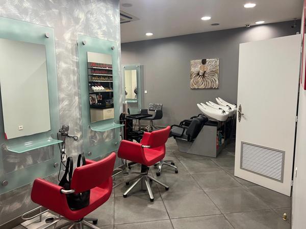 Dpt Savoie (73), à vendre AIX LES BAINS Local commercial 65 m²